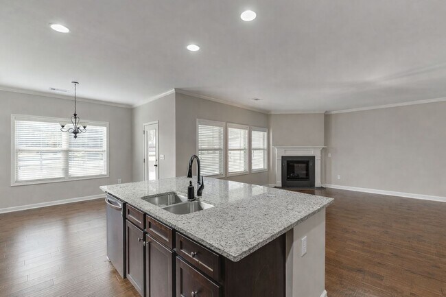 Foto del edificio - 4518 Hidden Creek Dr