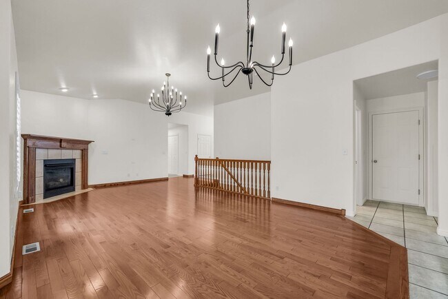 Building Photo - Spacious 7 Bed Kaysville Home with Two Kitchens
