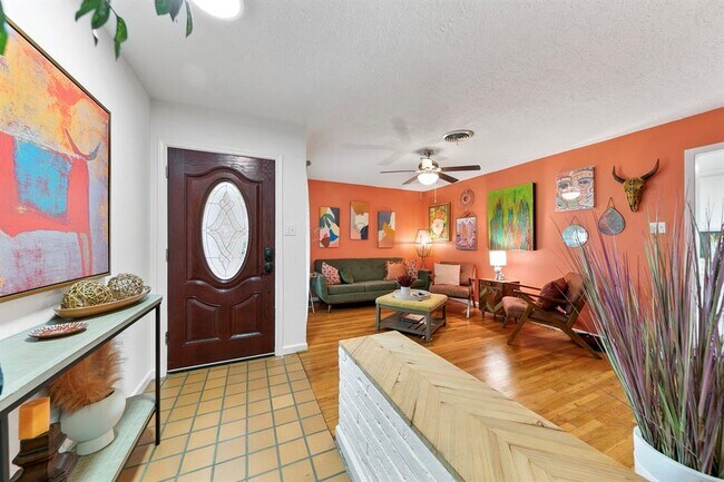 Foto del edificio - 5618 Nina Lee Ln