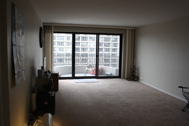Building Photo - 2020 N Lincoln Park W