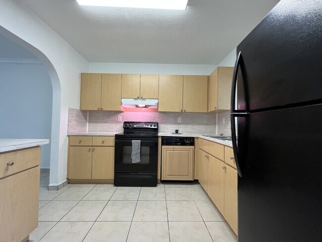 Building Photo - 980 NE 170th St