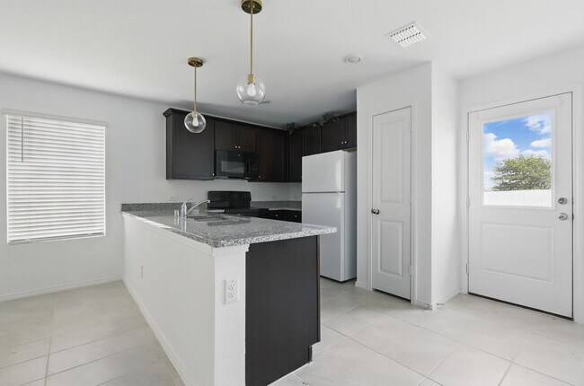 Foto del edificio - 1364 Beach Dr