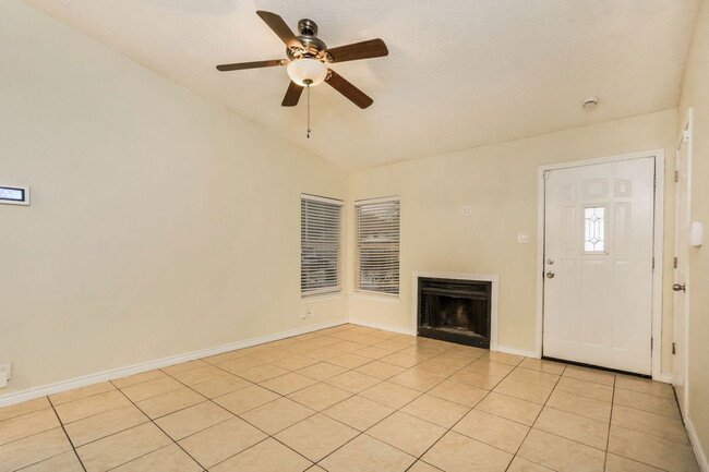 Building Photo - 10059 Birch Field Dr