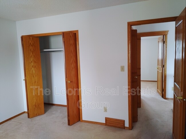 Building Photo - 615 Forest Ln NW