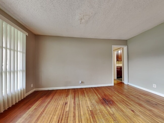 Foto del edificio - 6515 Ector Rd