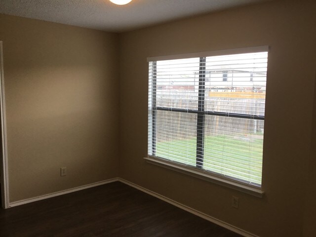 Building Photo - 9811 Autumn Hollow