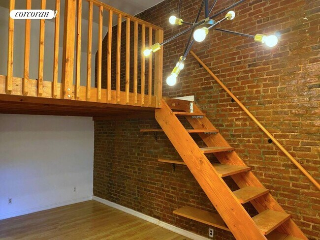 Foto del edificio - 221 W 14th St