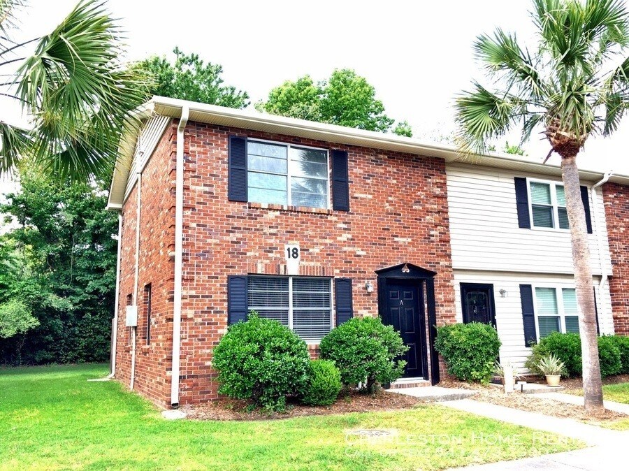 Primary Photo - 415 Parkdale Dr