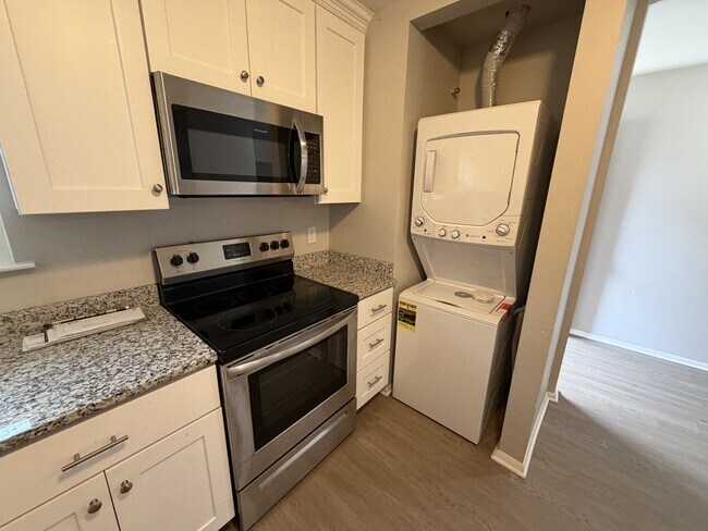 Foto del edificio - 1455 Longdale Dr