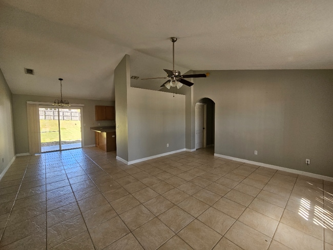 Building Photo - 886 Scenic View Cir
