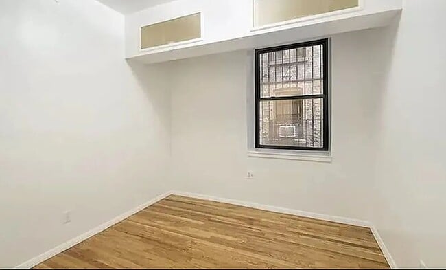 Building Photo - 164 Waverly Place