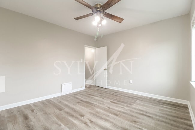 Building Photo - 2BR 1.5BA Home For You