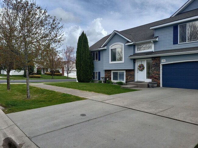 Foto del edificio - Lovely and spacious 5 bedroom 3 bath Post ...