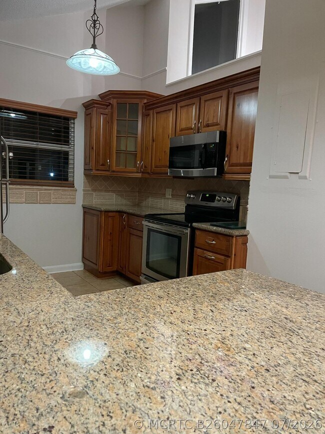 Foto del edificio - 232 Maplecrest Cir