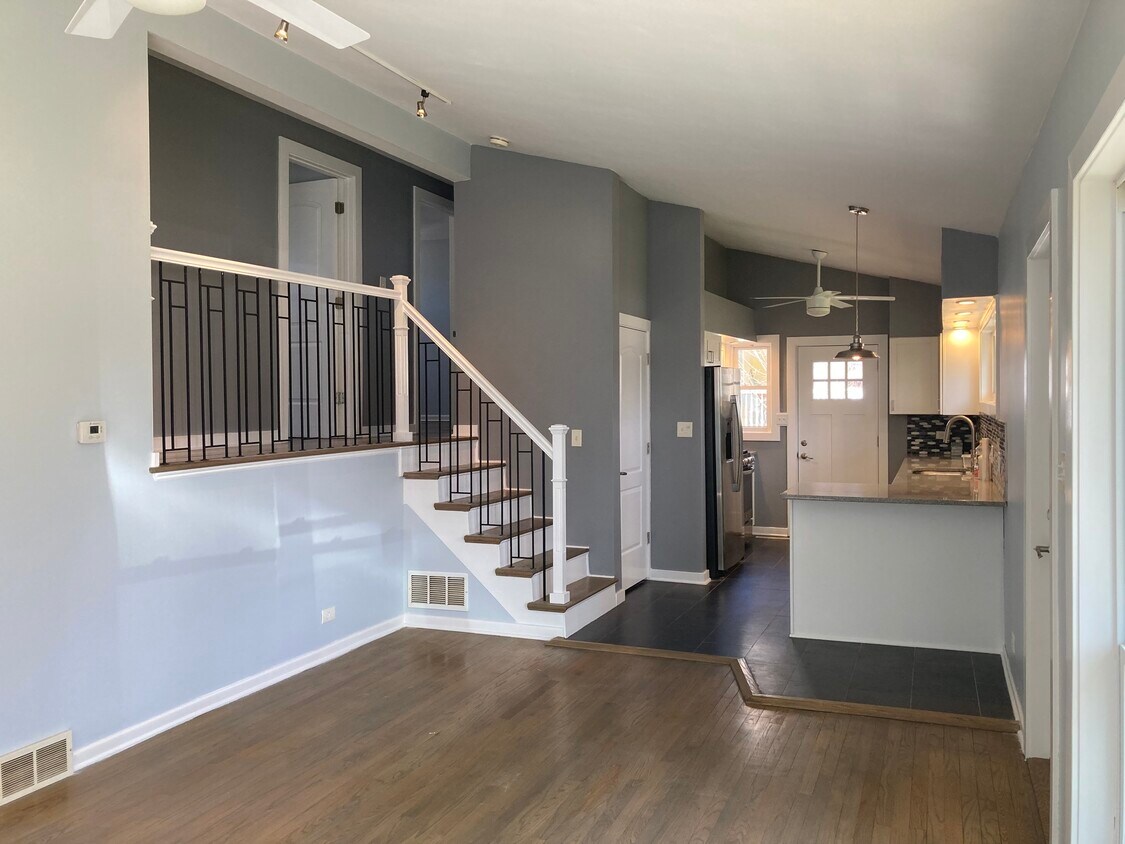 222 N Oakwood Ave, West Chicago, IL 60185 House Rental in West