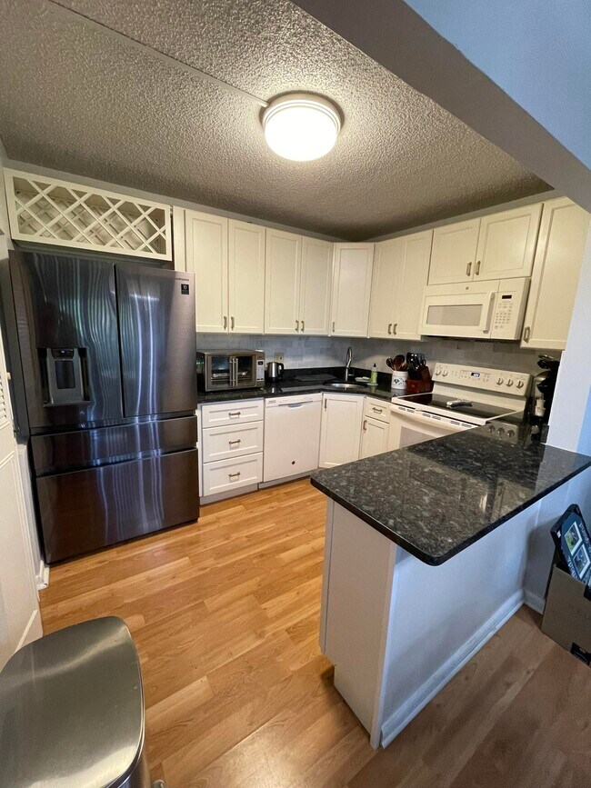 Building Photo - 336 Knotty Pine Cir