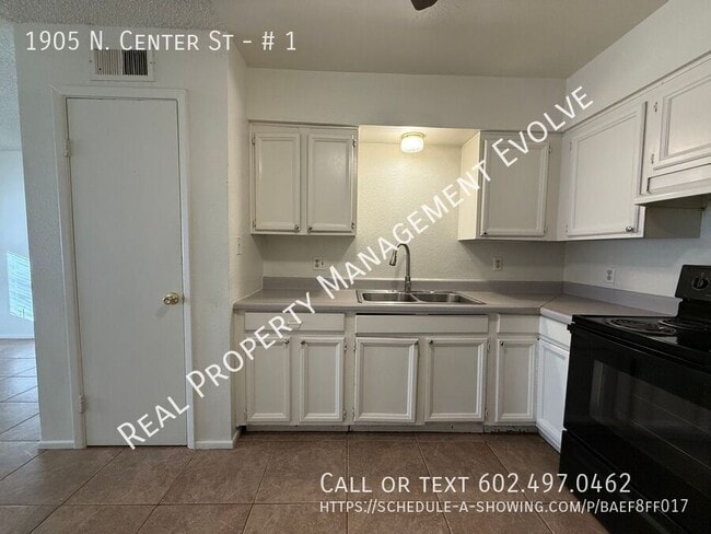 Building Photo - 1905 N Center St