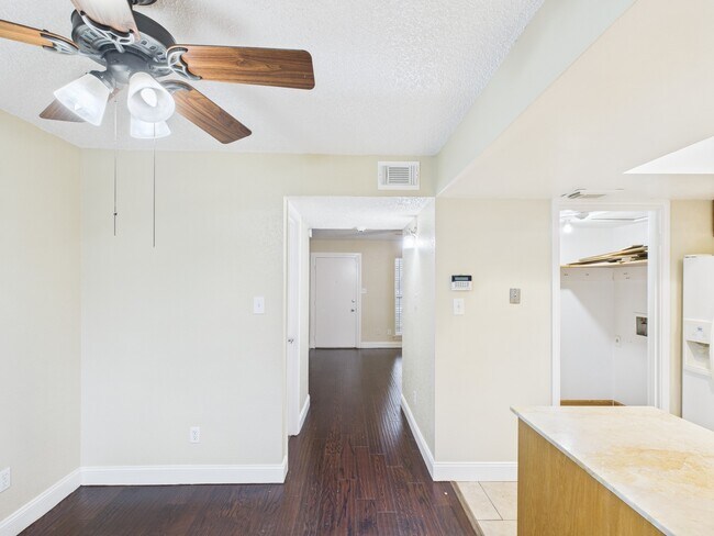 Building Photo - 6416 Bankside Dr