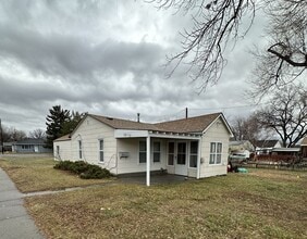 Building Photo - 520 7th Ave