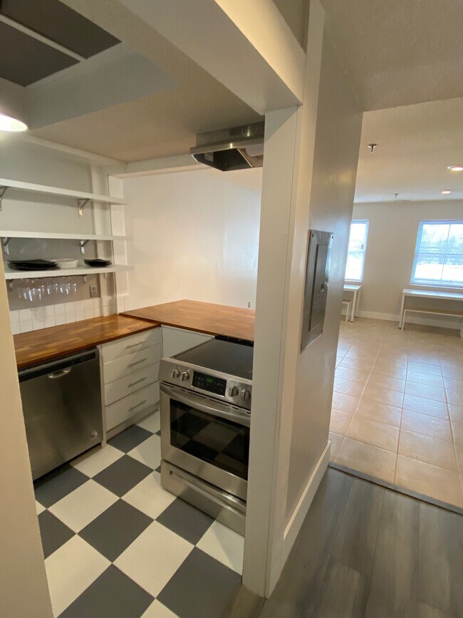 kitchen - 315 N Spruce St
