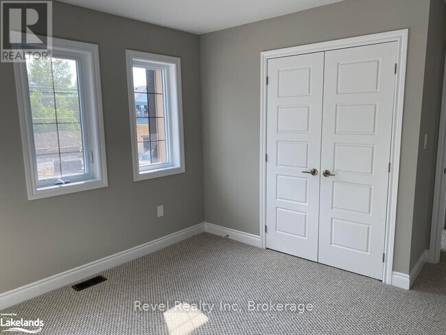 Building Photo - 1050 Wright Dr
