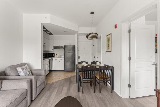 Foto del edificio - 8303 Palm Pkwy