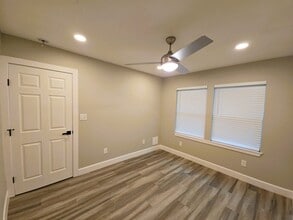 Building Photo - 9121 Lazydale Ln Building Photo - 9121 Lazydale Ln