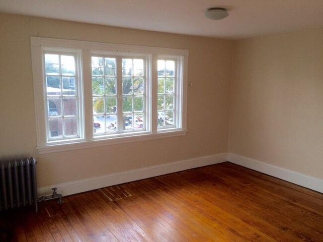 Foto del edificio - Large 5 Bedroom Home