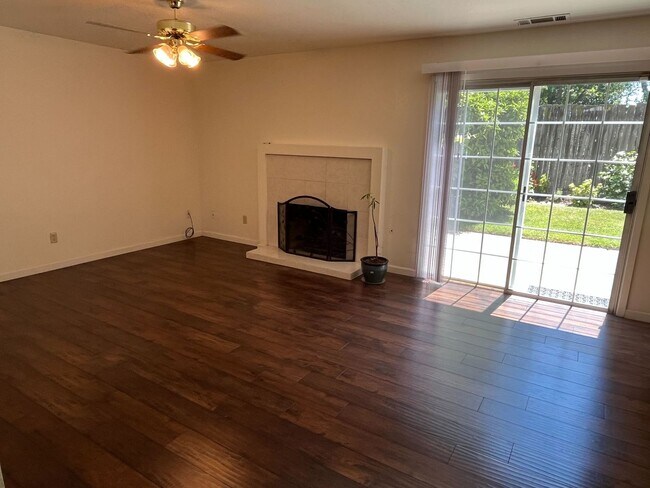 Foto del edificio - Spacious & Stylish 4-Bed Home in Prime Sto...