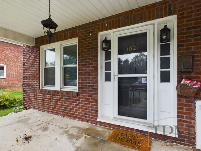 Building Photo - Available Now - Spacious 4 Bedroom Home lo...