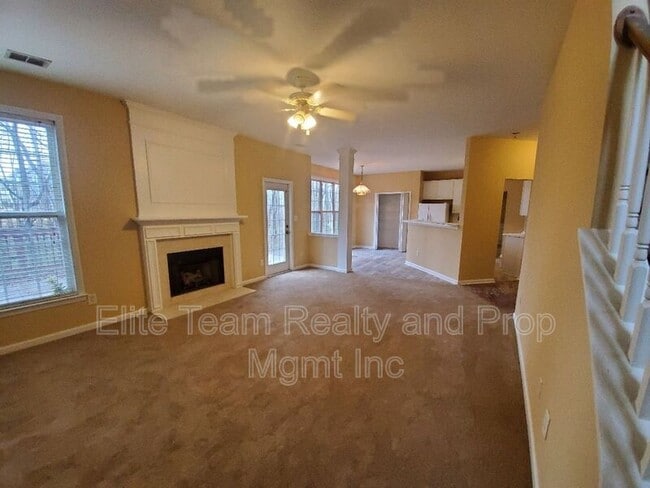 Building Photo - 10903 Chastain Parc Dr