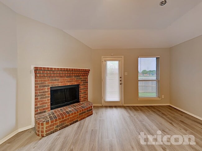 Building Photo - 626 Chapman Dr