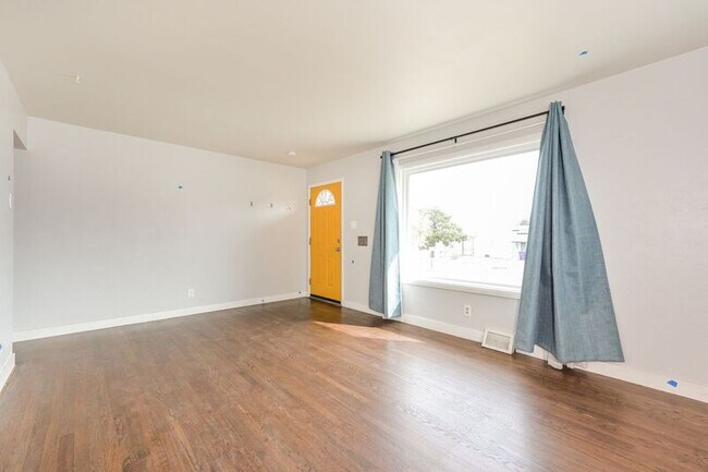 Building Photo - 1561 S Zuni St