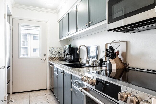 Foto del edificio - 72 7th St S