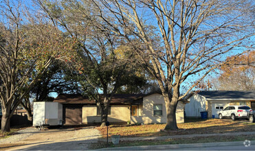 Building Photo - 818 Casa Linda St