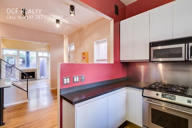 Foto del edificio - Three Bed Queen Village Home