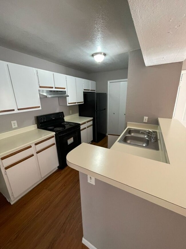 Building Photo - First Floor 1 Bedroom Condo In Orlando Area!