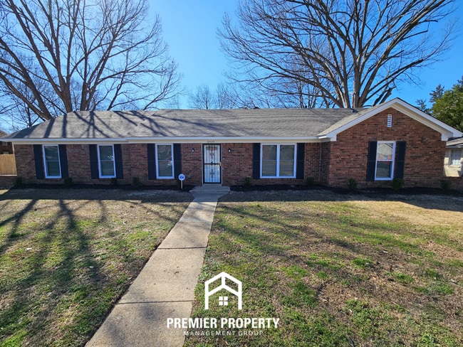 Newly Renovated 4BR Memphis Home | Brick Fireplace, 2-Car Garage & Fenced Backyard - Newly Renovated 4BR Memphis Home | Brick Fireplace, 2-Car Garage & Fenced Backyard