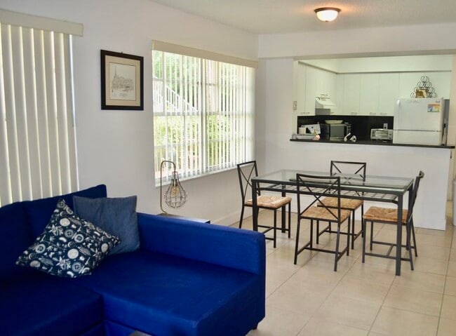 Building Photo - 10260 Courtside Ln