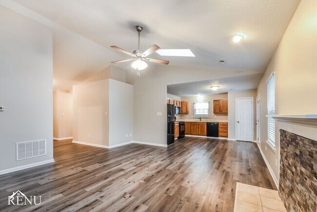 Building Photo - 643 E Pine Ridge Dr