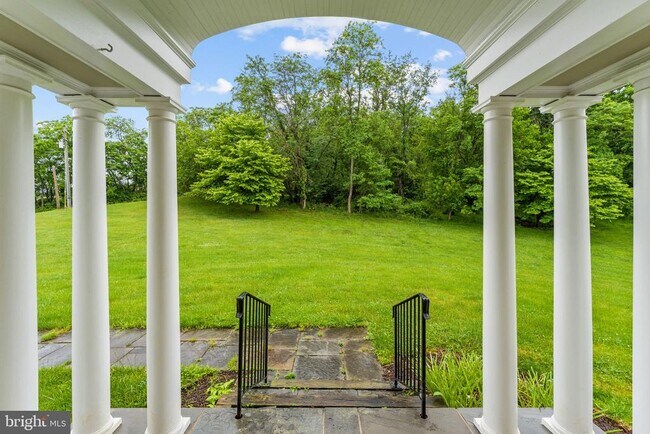 Foto del edificio - 16250 Short Hill Rd