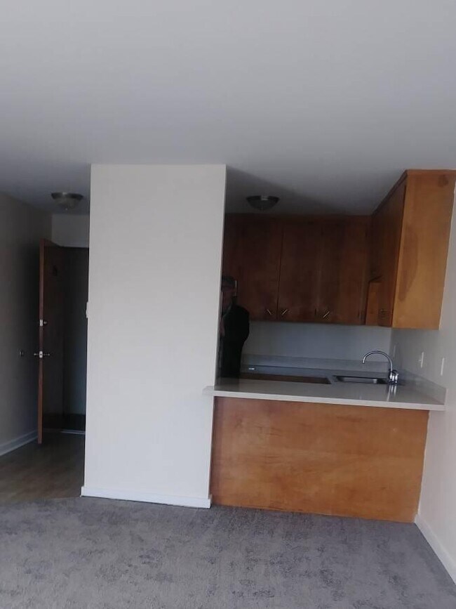 Building Photo - 1 bedroom in Seattle WA 98106