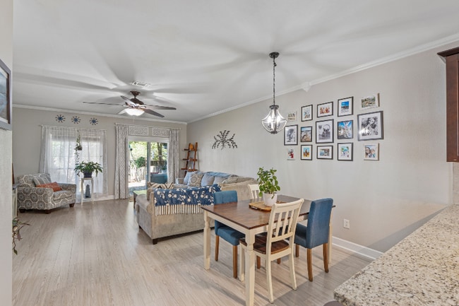 Building Photo - 2711 Bay Club Dr