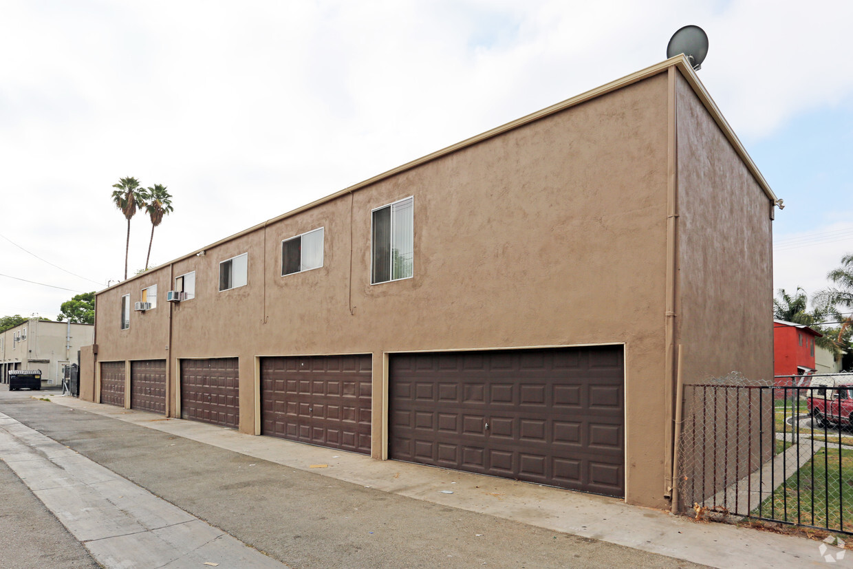 Building Photo - Tamarack Villas