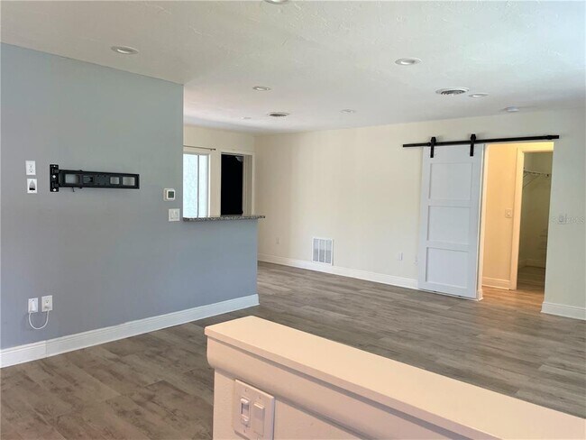 Building Photo - 208 Charles Dr