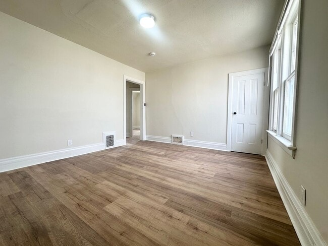 Building Photo - 1201 S 15th St