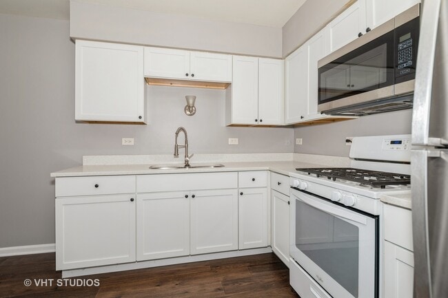 Building Photo - 10 Tower Ct