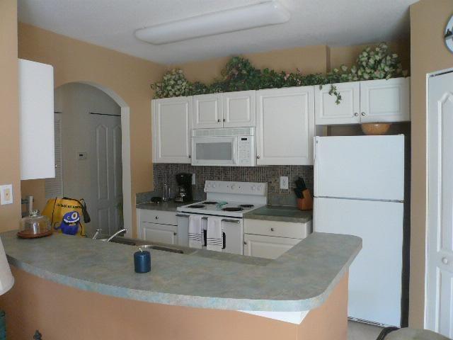 Building Photo - 5020 Fairways Cir