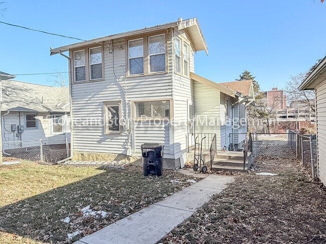 Building Photo - 2 bedroom 1 bath