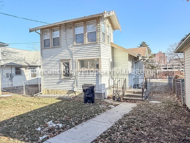 Foto del edificio - 3 bedroom 1 bath